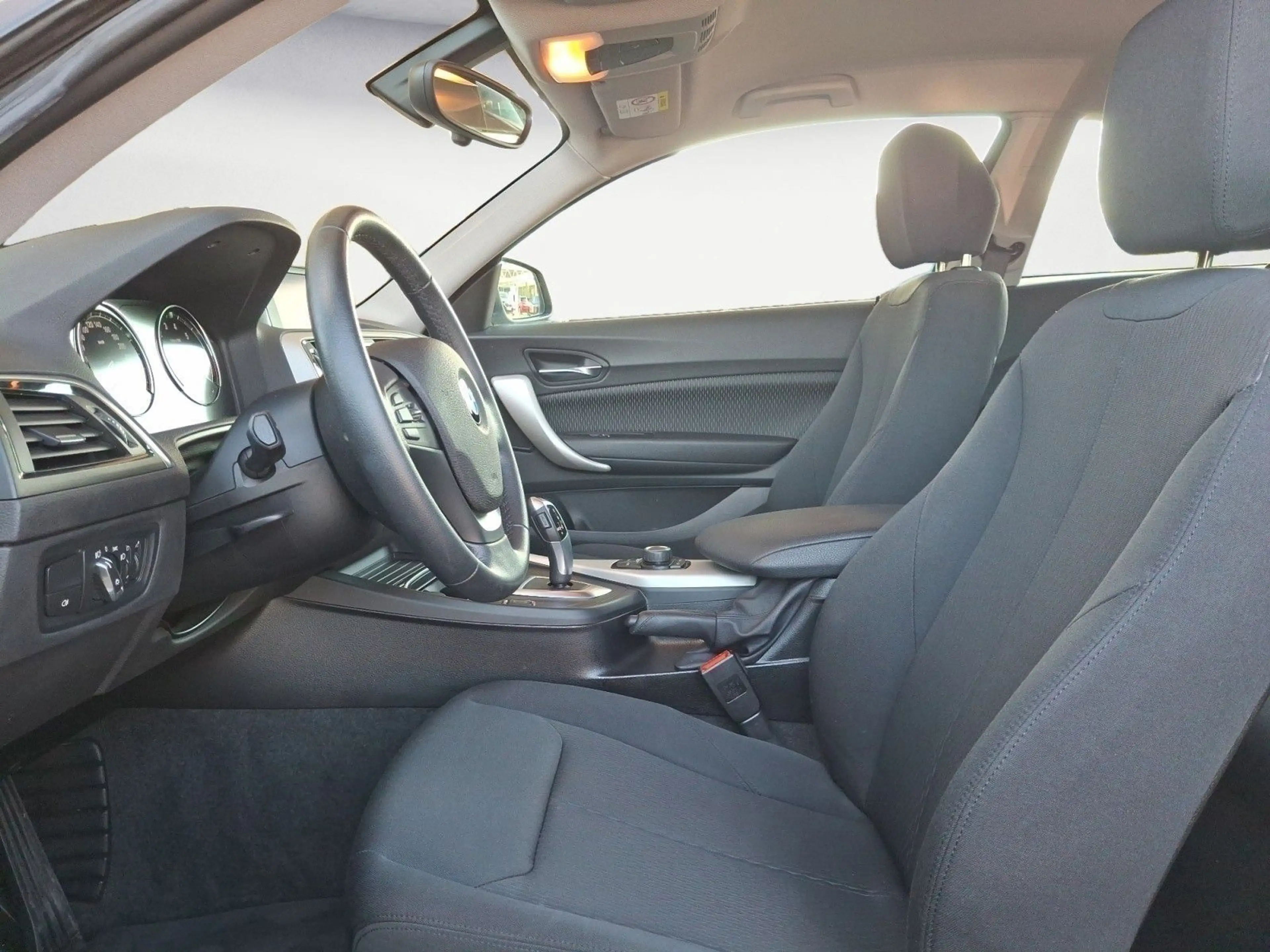 BMW 118 i Aut. Lederlenkrad MF Lenkrad 5-Sitzigkeit — photo 8