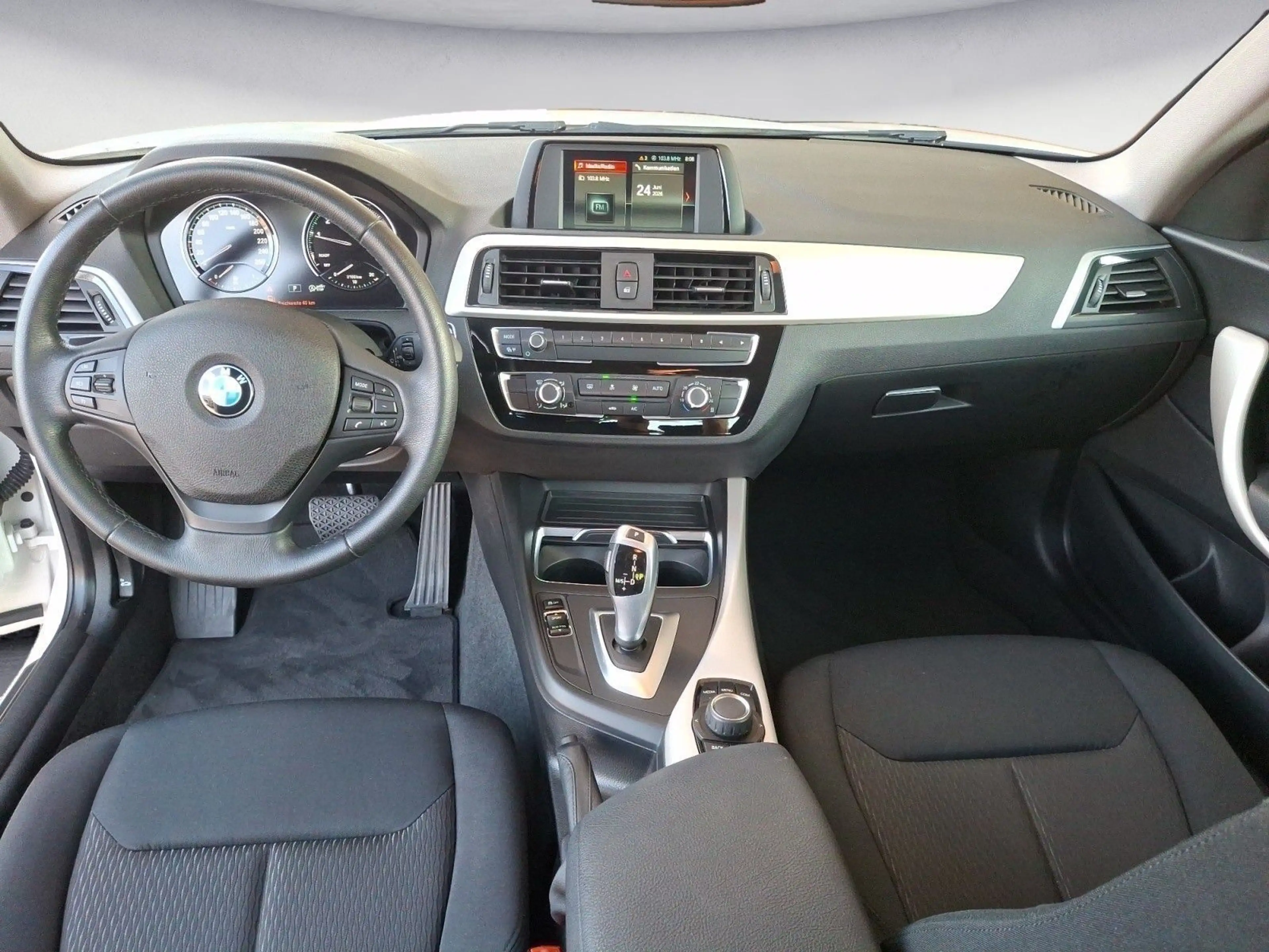 BMW 118 i Aut. Lederlenkrad MF Lenkrad 5-Sitzigkeit — photo 11