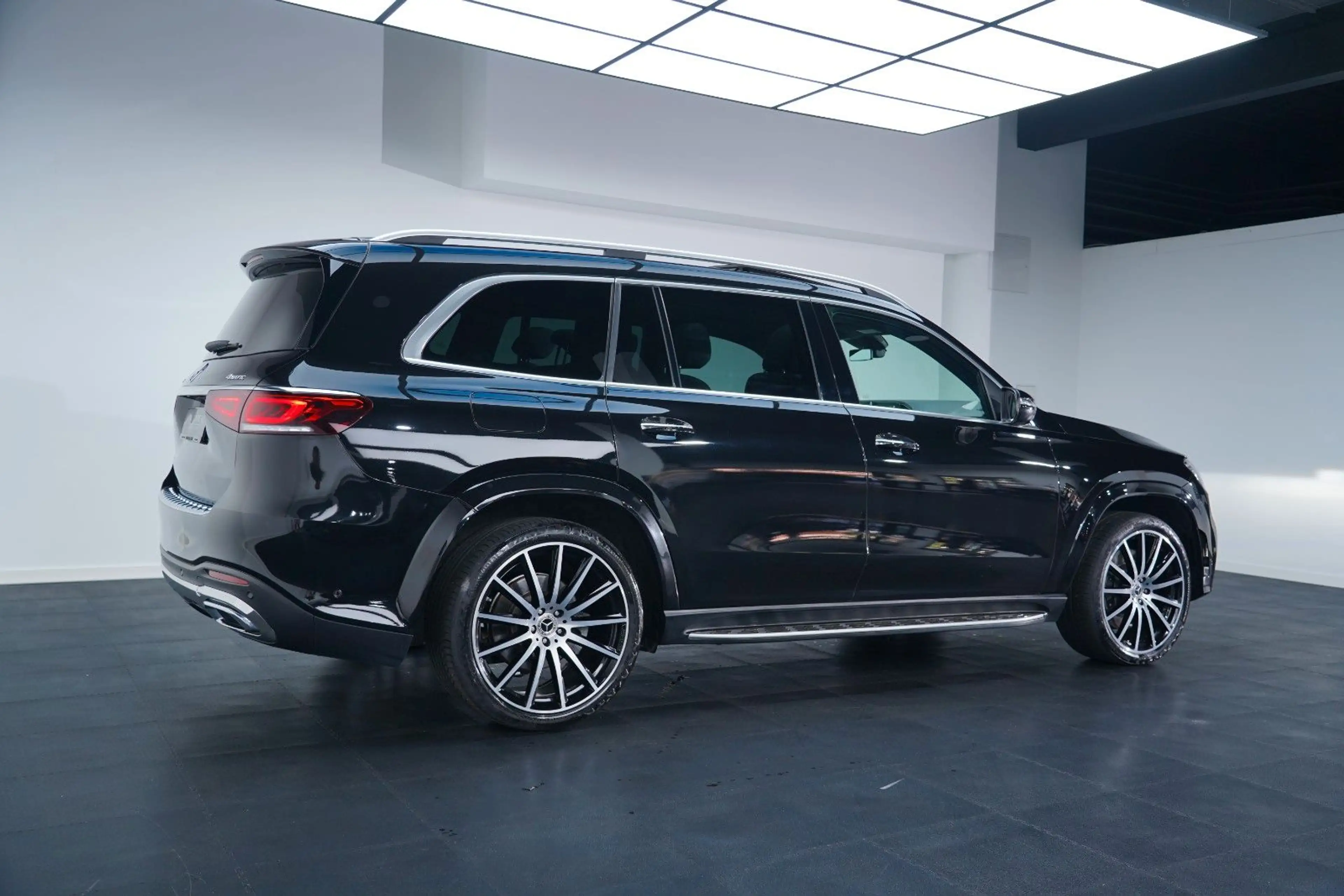 Mercedes-Benz GLS 400 d 4M AMG 9G/7SITZE/BURMESTER®/PANO/AIR — photo 6