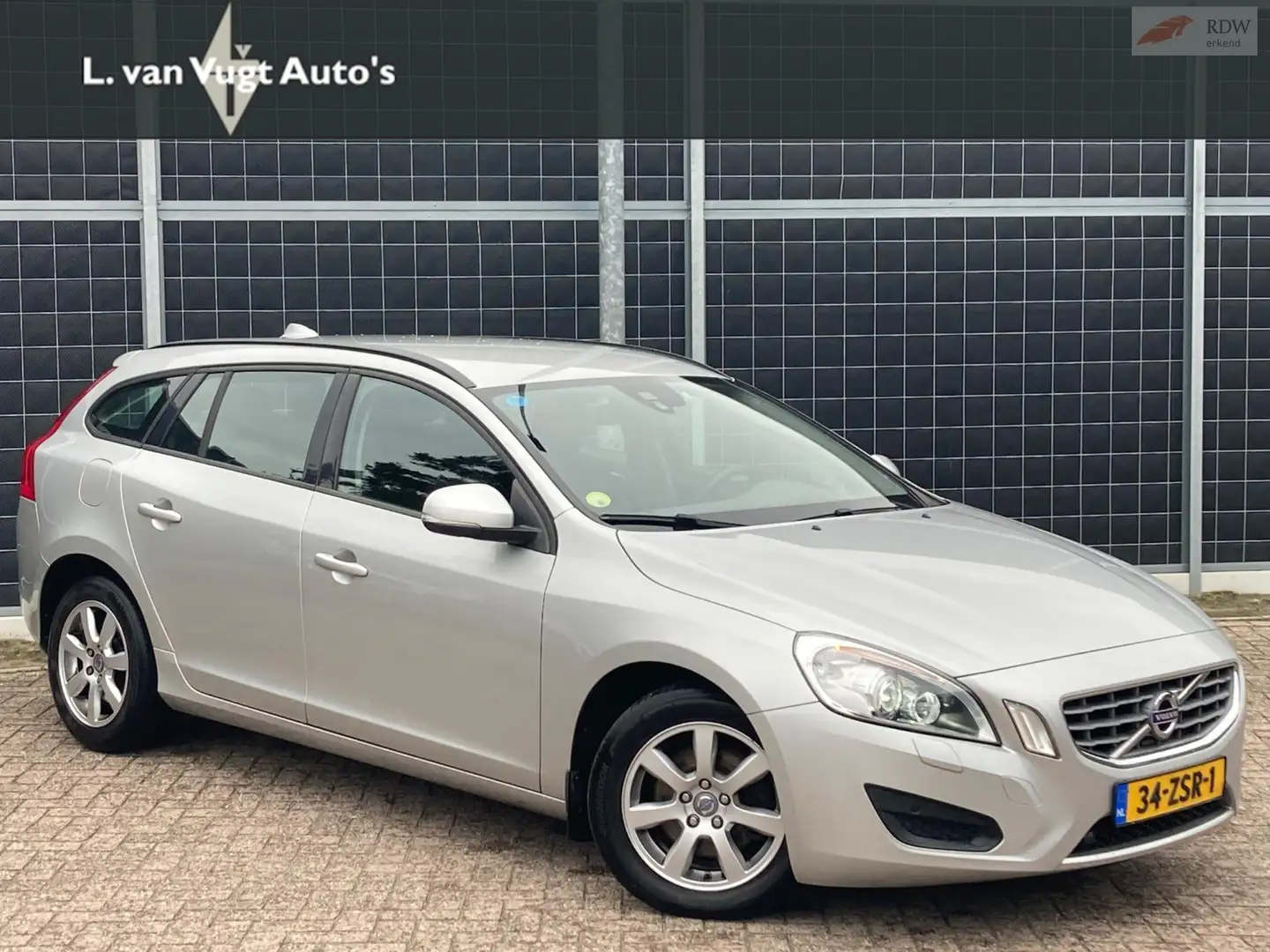 Volvo V60 2.0 D3 2.0 5cyl Grijs - 1