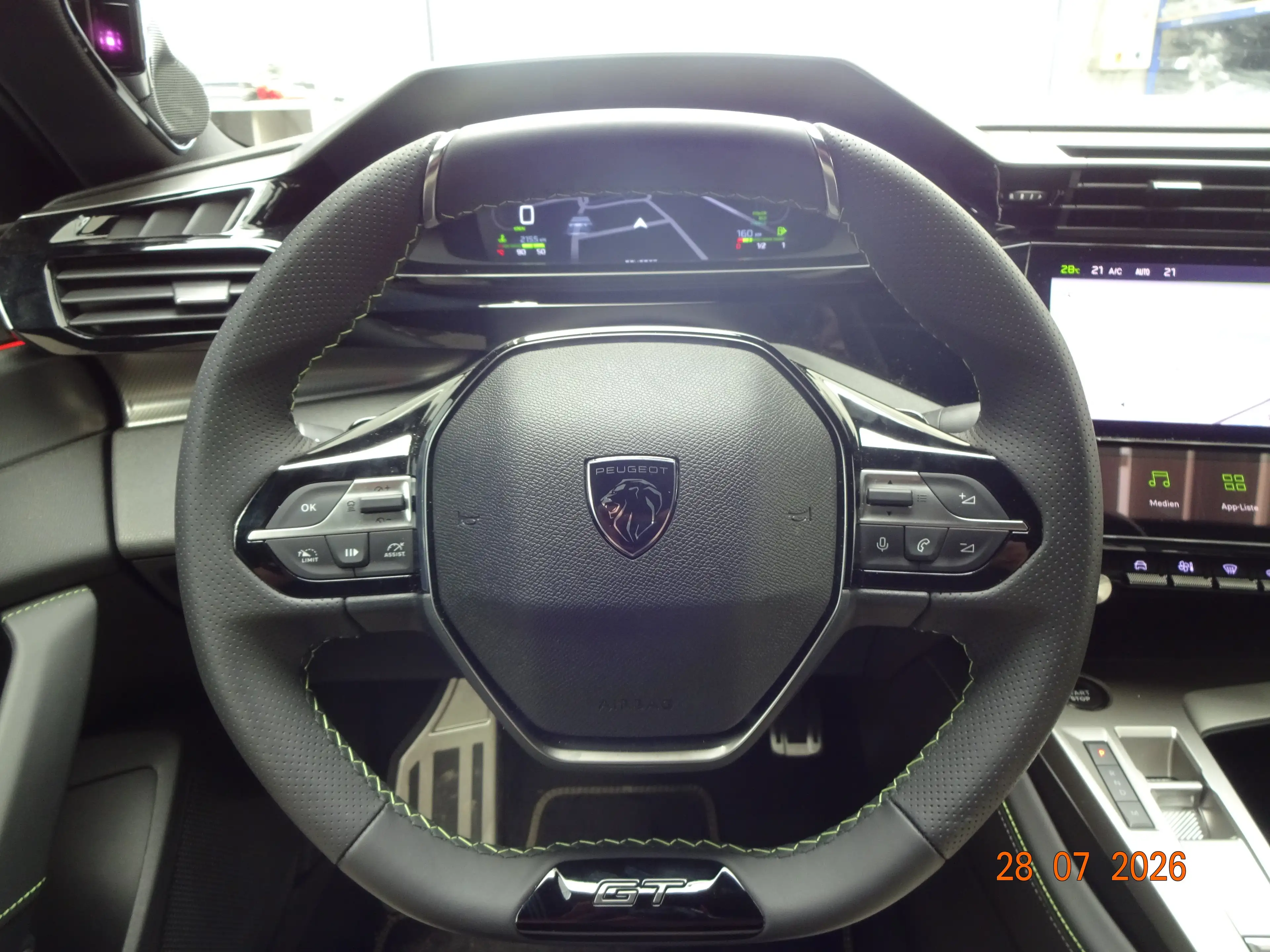 Peugeot 408 Hybrid 145 GT Exclusive — photo 13