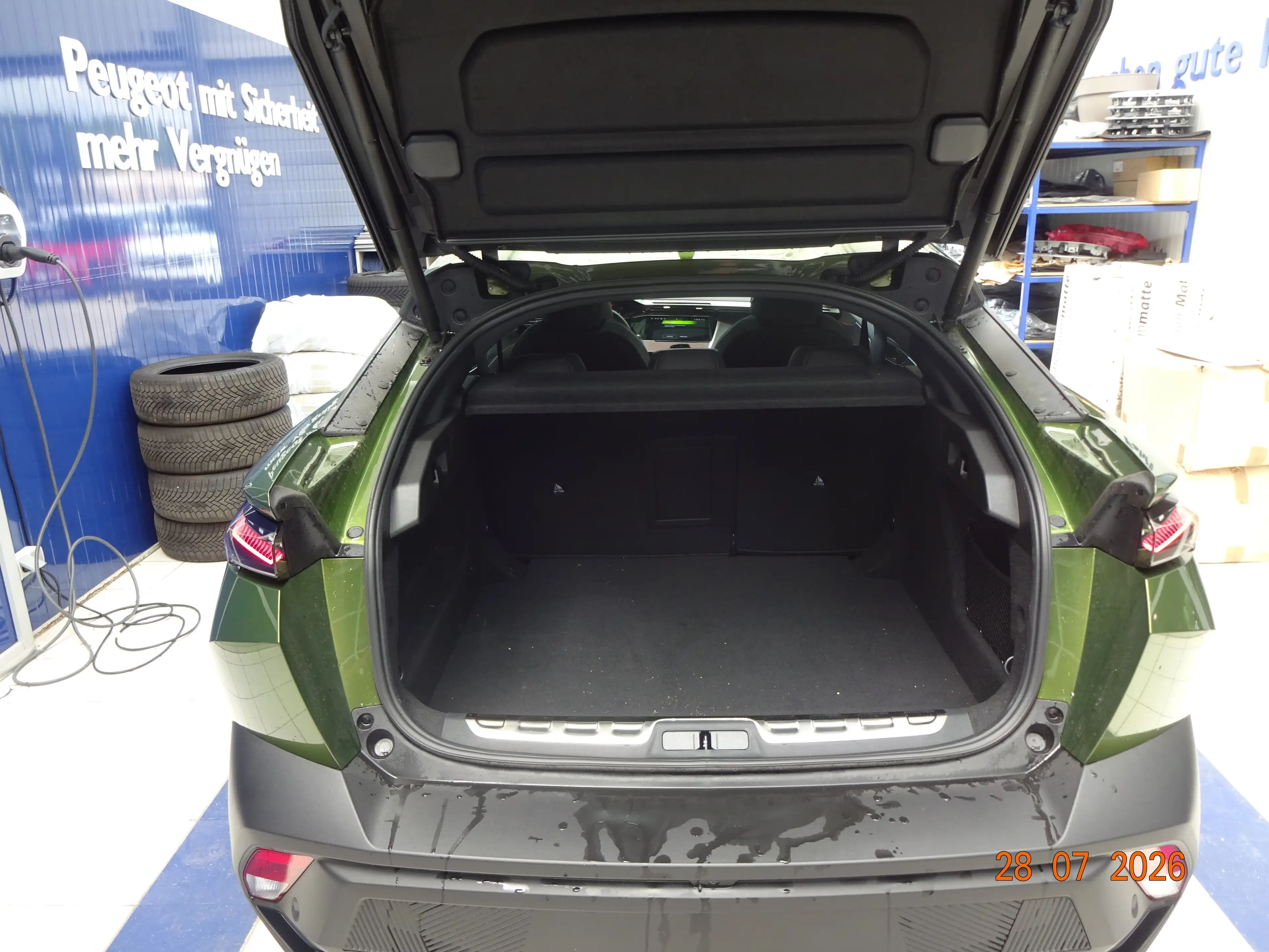 Peugeot 408 Hybrid 145 GT Exclusive — photo 7