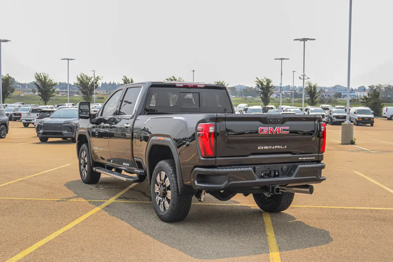 GMC Sierra 3500HD снимка GMC Sierra 3500HD