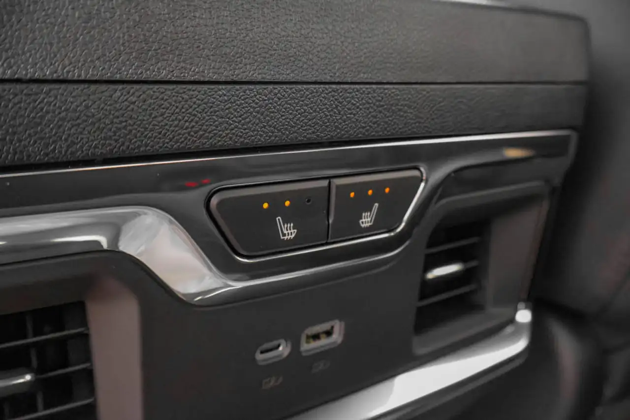 GMC Sierra 3500HD снимка GMC Sierra 3500HD