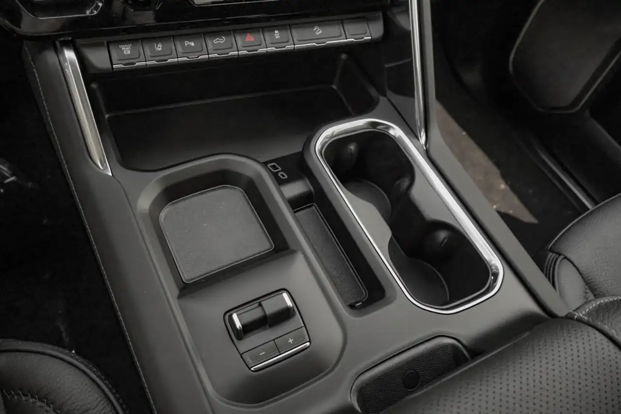 GMC Sierra 3500HD снимка GMC Sierra 3500HD