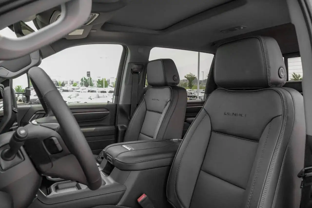 GMC Sierra 3500HD снимка GMC Sierra 3500HD