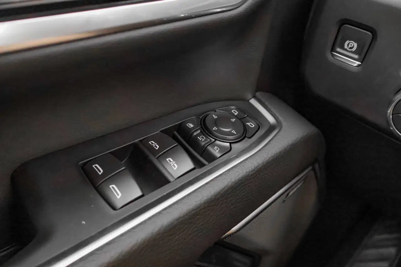 GMC Sierra 3500HD снимка GMC Sierra 3500HD