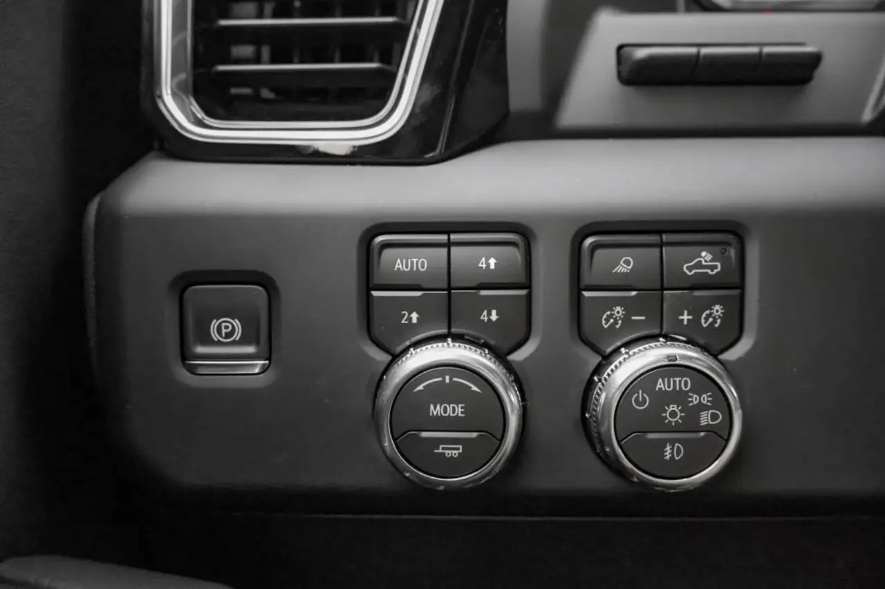GMC Sierra 3500HD снимка GMC Sierra 3500HD