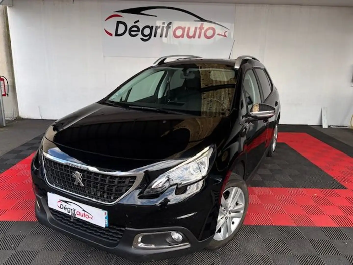 Peugeot 2008 1.6 BlueHDi 100ch BVM5 STYLE Zwart - 1