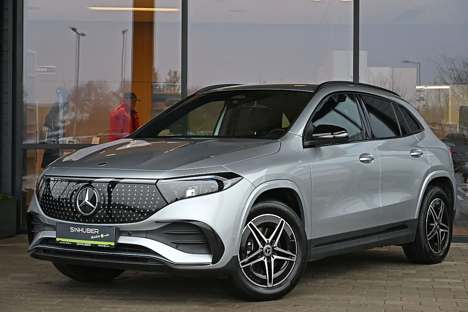 Mercedes-Benz EQA 300 66,5kWh 4Matic Aut. ACC, AHK elektr., 360 C... Argent - 1