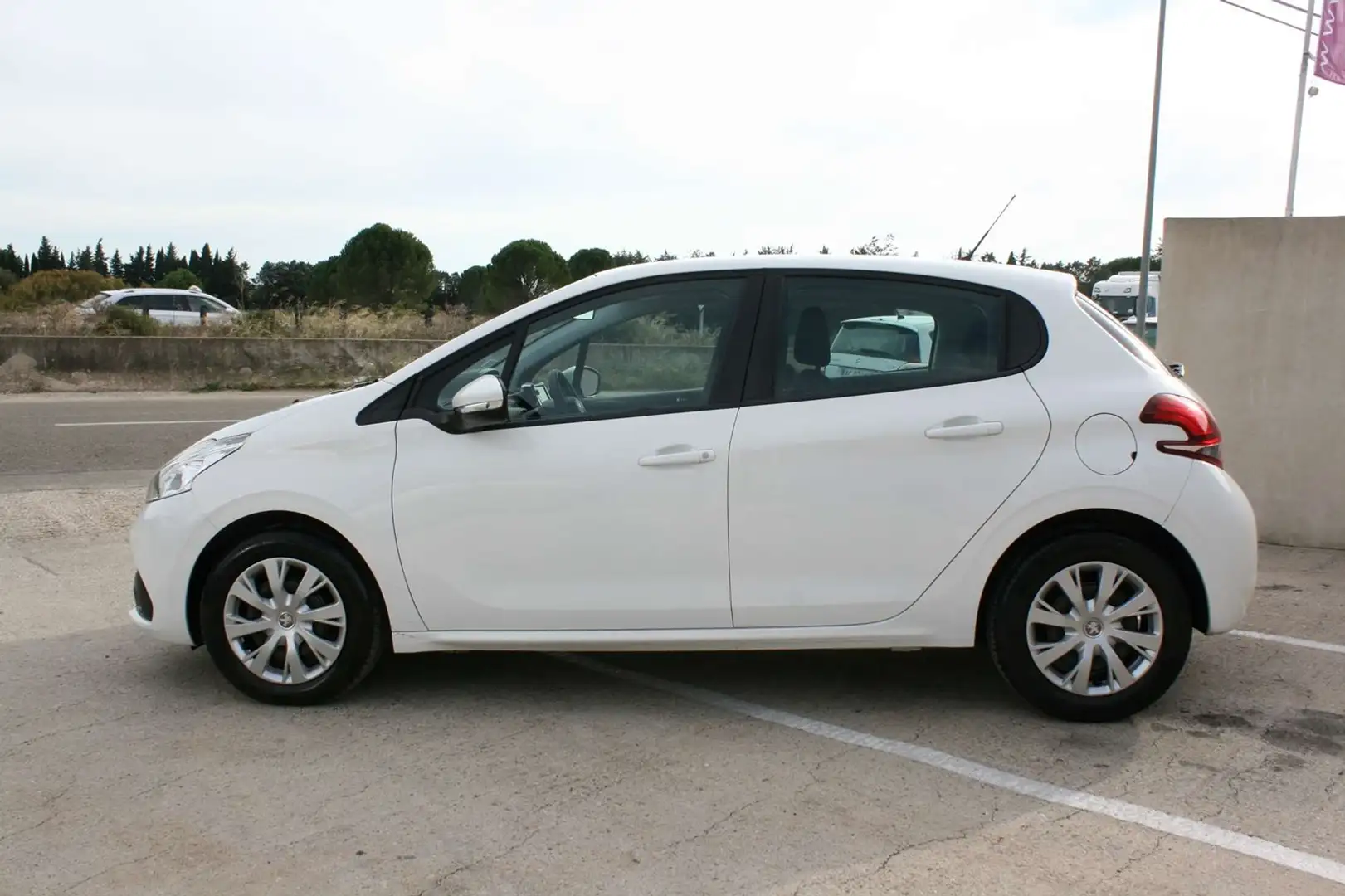 Peugeot 208 1.5 BLUEHDI 100CH S\u0026S ACTIVE BUSINESS Blanc - 2