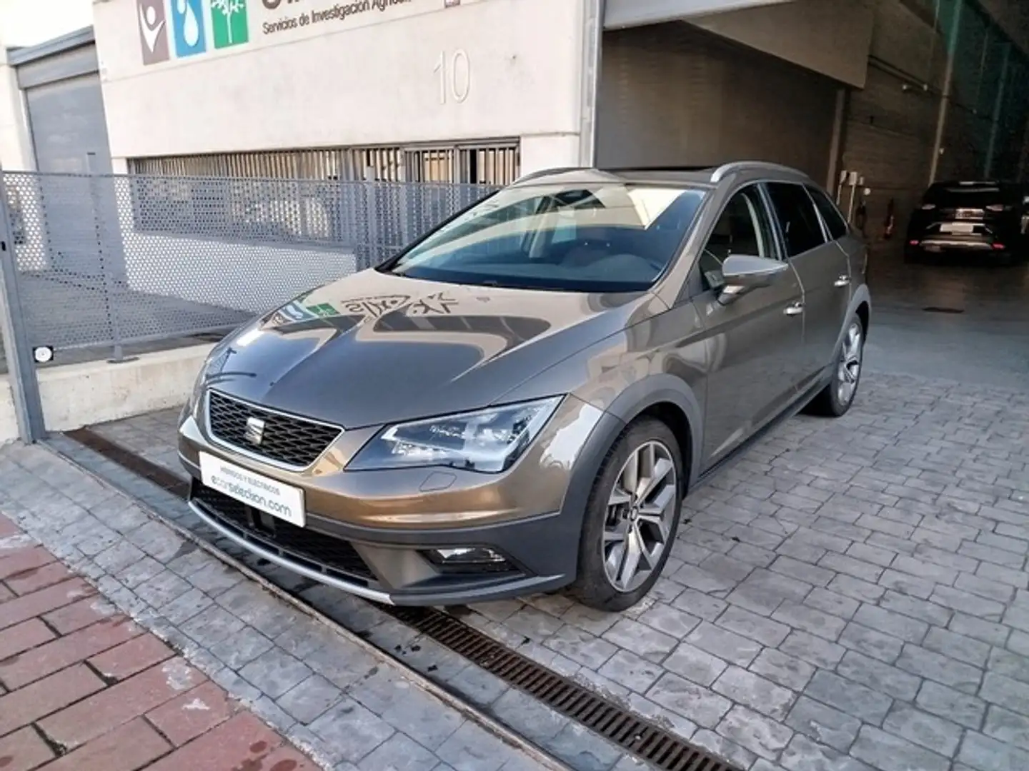 SEAT Leon SC 2.0TDI CR S&S FR DSG6 184 Коричневий - 2