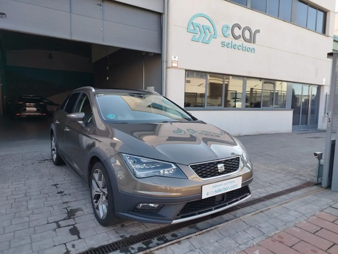 SEAT Leon SC 2.0TDI CR S&S FR DSG6 184 Коричневий - 1