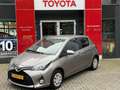 Toyota Yaris 1.0 VVT-i Aspiration NL-AUTO ALL SEASON BANDEN NAV Brun - thumbnail 1