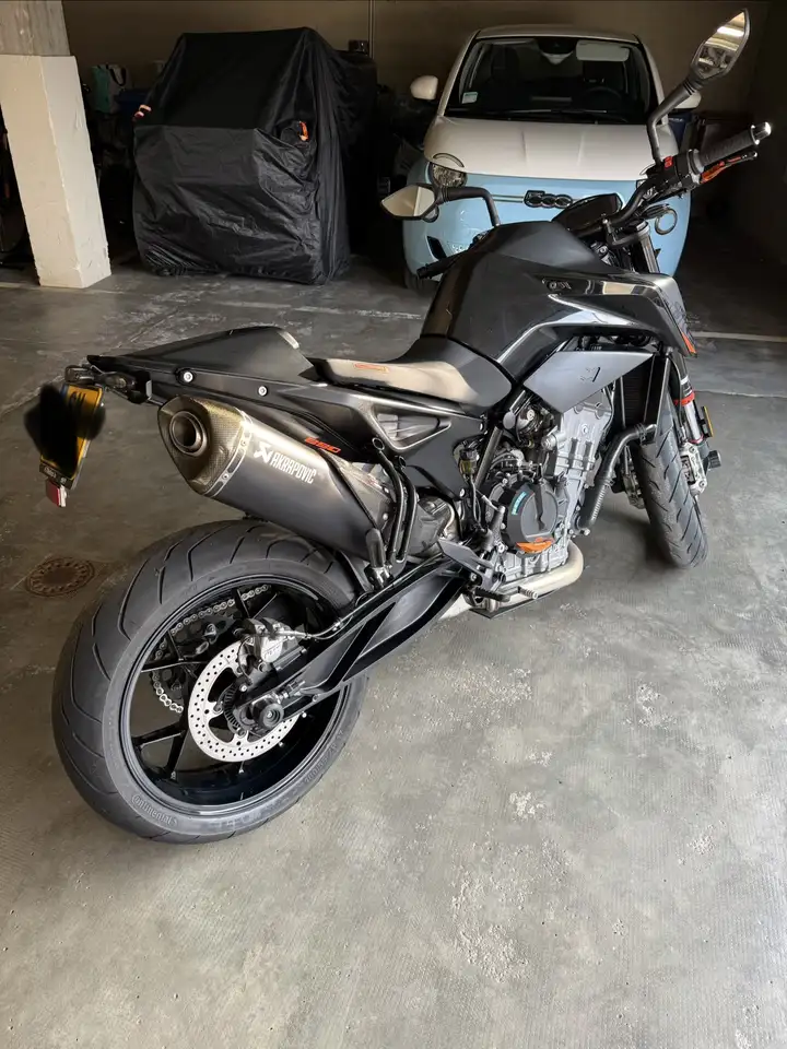 KTM 890 Duke