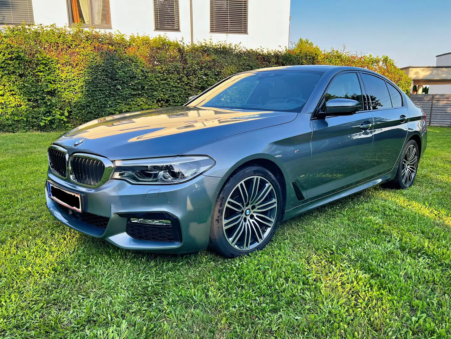 BMW 520 d xDrive G30 Grau - 1