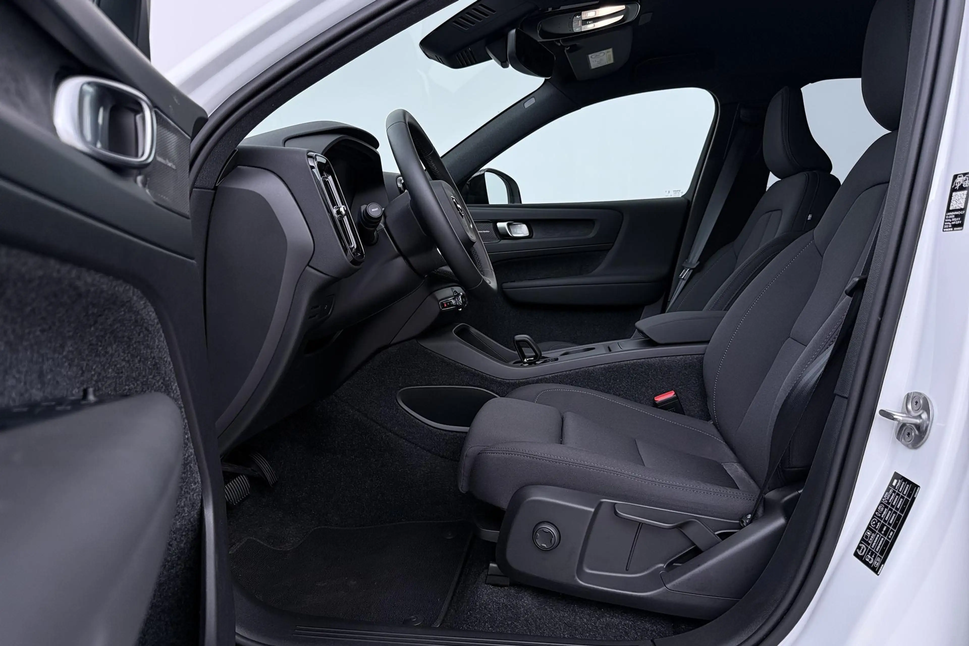 Volvo EX40 Single Motor Extended Range Plus 82 kWh | Harman/K — photo 3