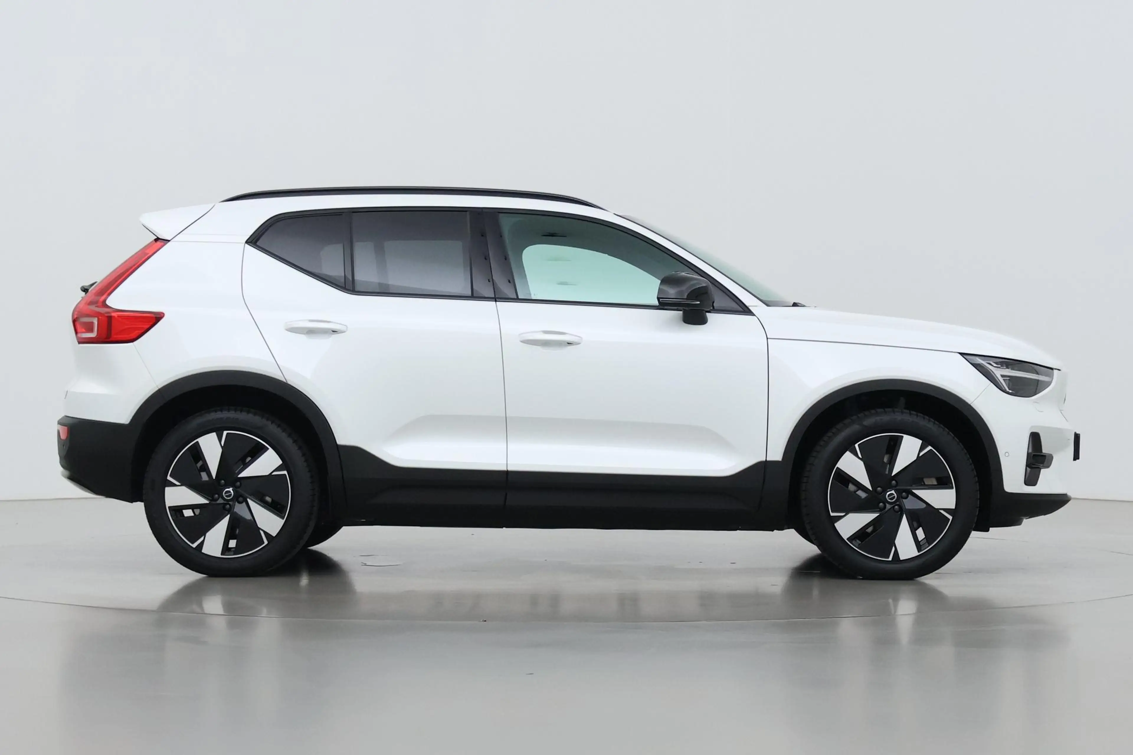 Volvo EX40 Single Motor Extended Range Plus 82 kWh | Harman/K — photo 10