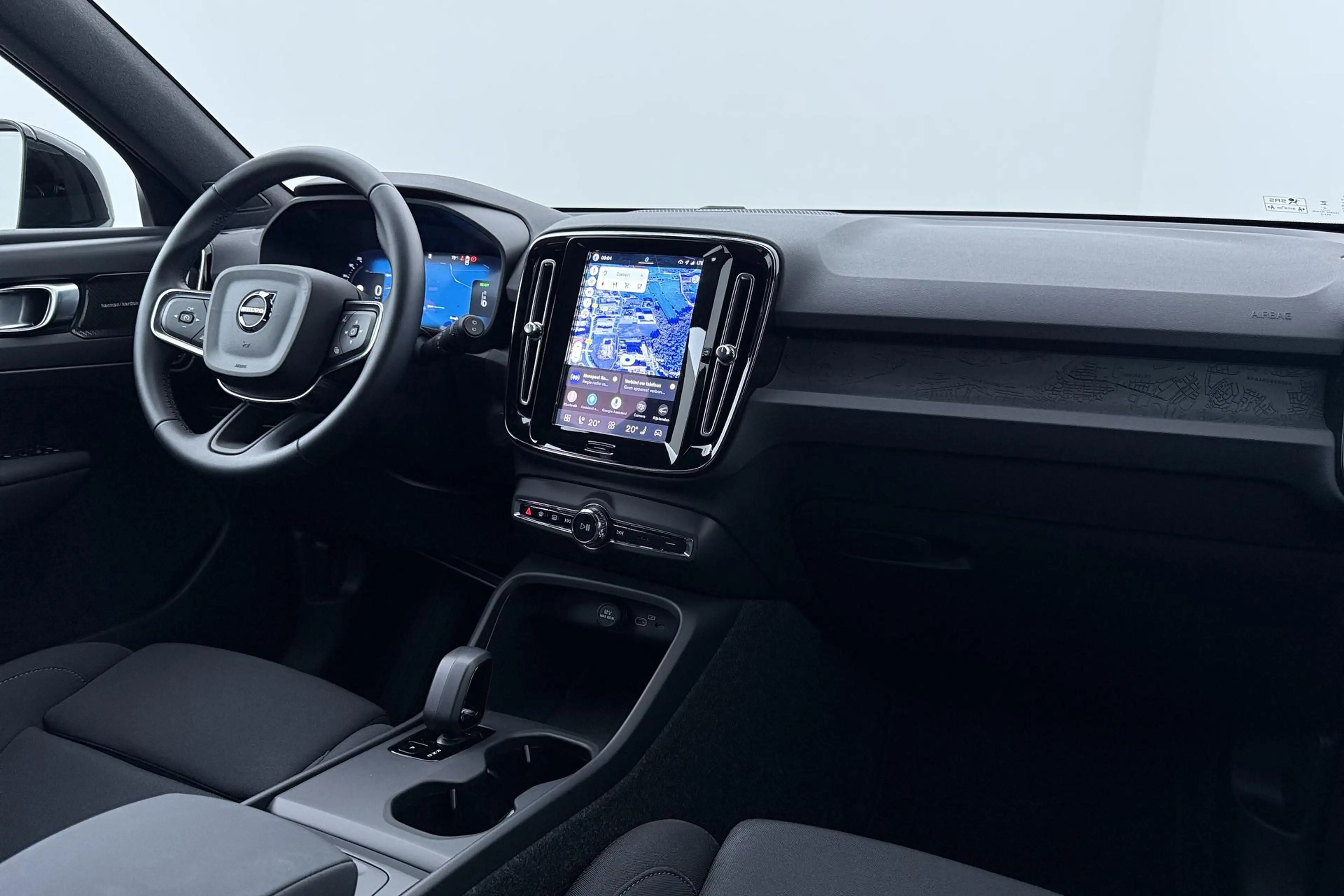 Volvo EX40 Single Motor Extended Range Plus 82 kWh | Harman/K — photo 17