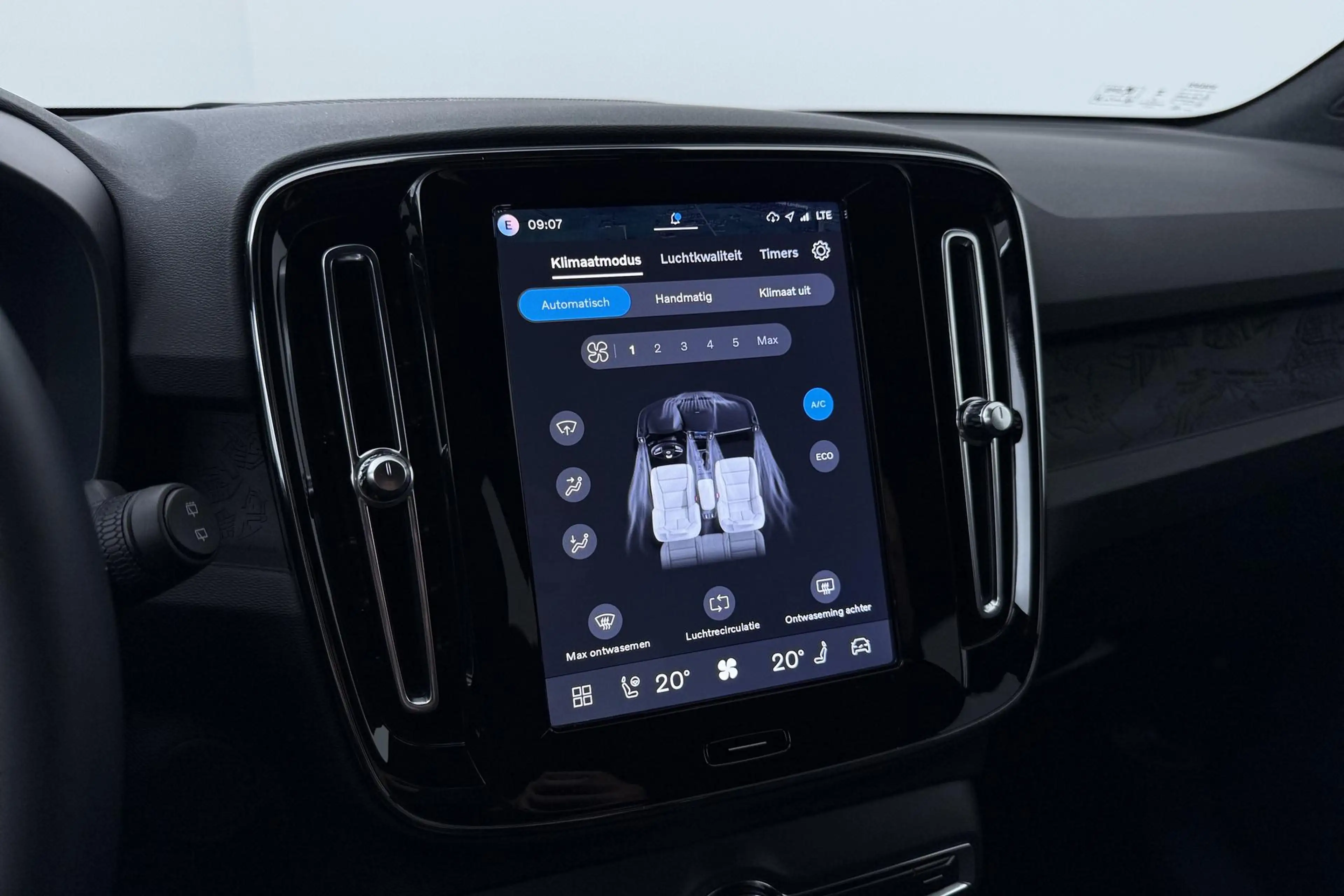 Volvo EX40 Single Motor Extended Range Plus 82 kWh | Harman/K — photo 30