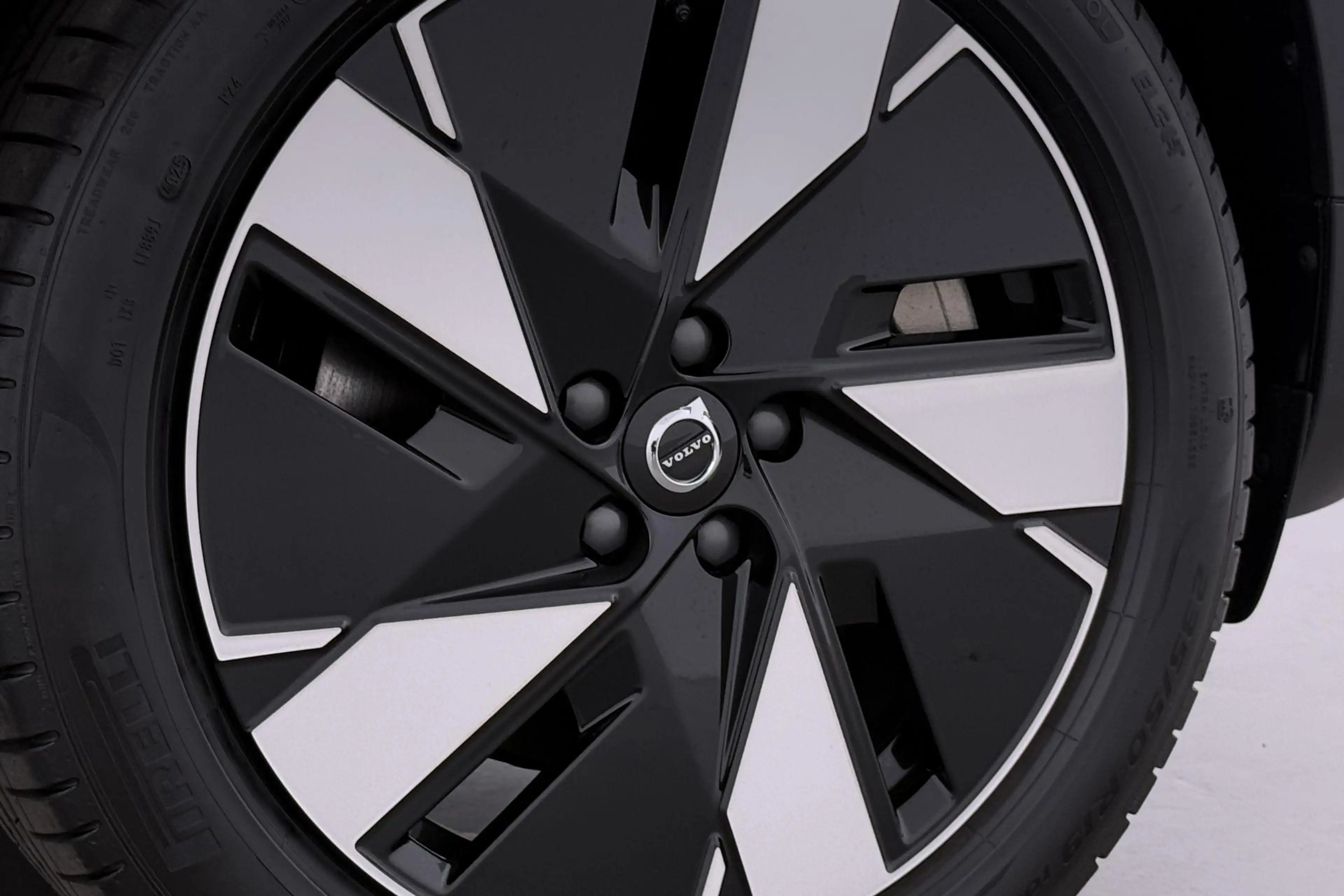 Volvo EX40 Single Motor Extended Range Plus 82 kWh | Harman/K — photo 45