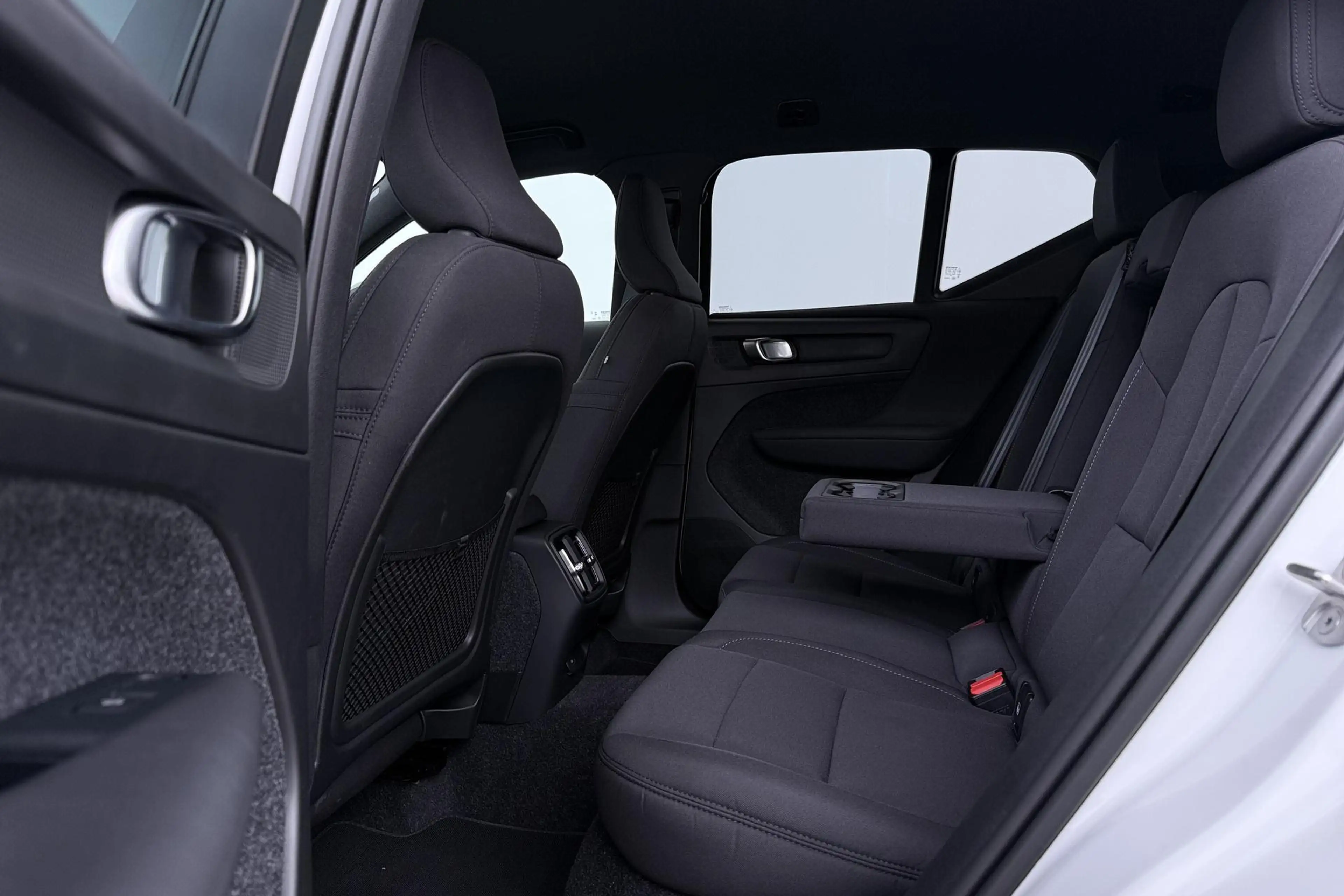 Volvo EX40 Single Motor Extended Range Plus 82 kWh | Harman/K — photo 41