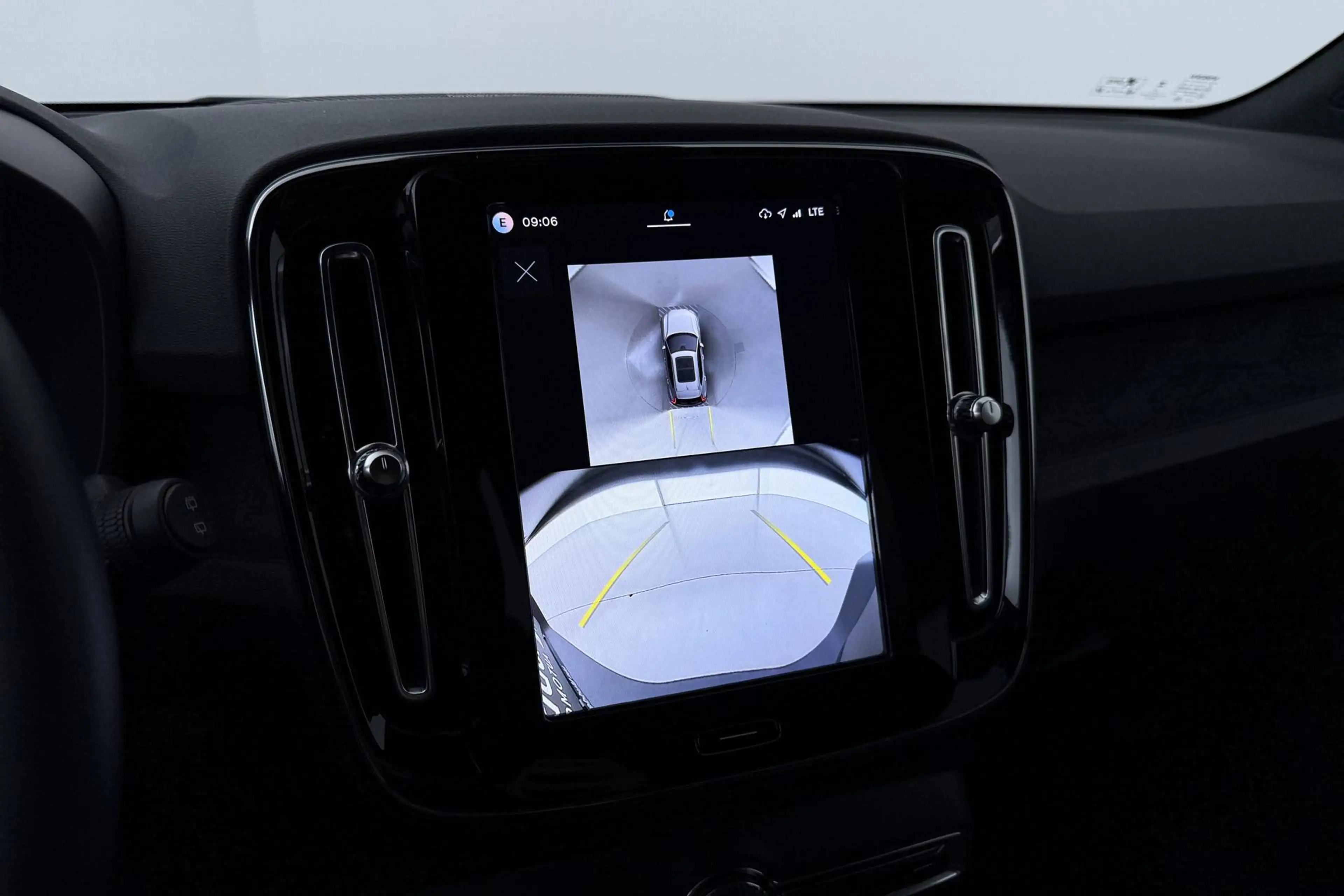 Volvo EX40 Single Motor Extended Range Plus 82 kWh | Harman/K — photo 26