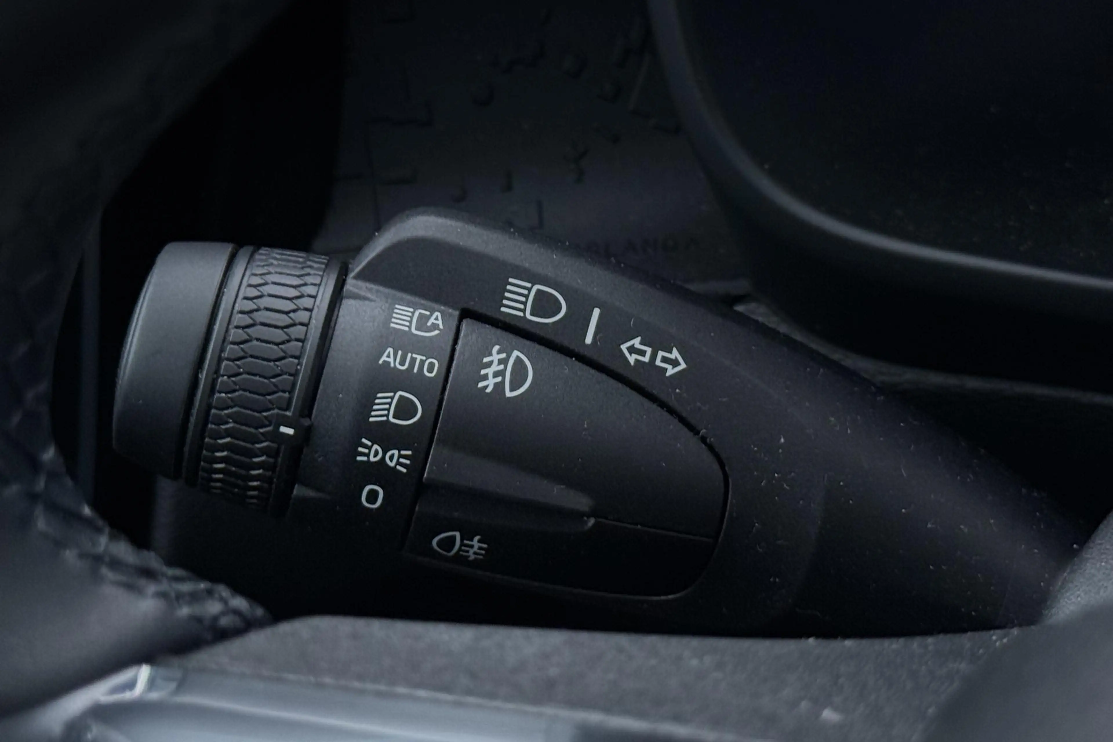 Volvo EX40 Single Motor Extended Range Plus 82 kWh | Harman/K — photo 37