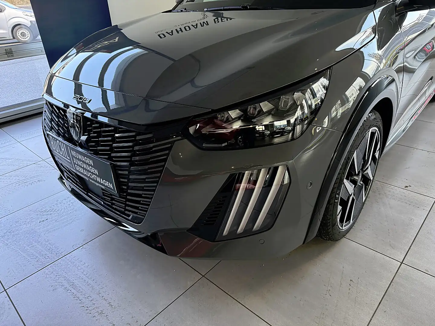 Peugeot 208 Hybrid 110 e-DCS6 GT Vollausstattung Grau - 2