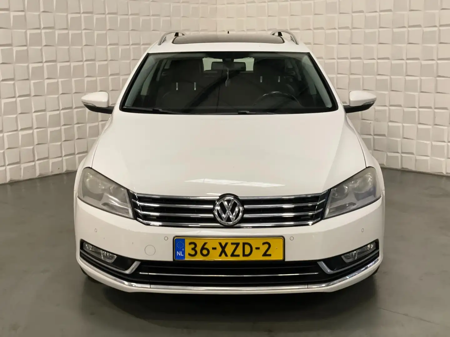 Volkswagen Passat Variant 2.0 TSI Highline AUTOMAAT Wit - 2