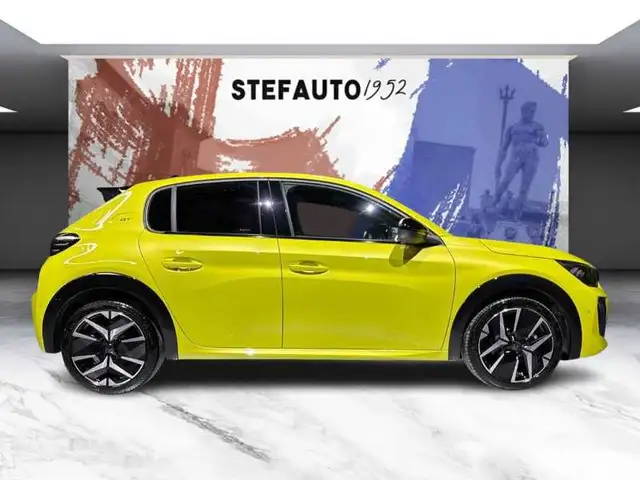 Peugeot 208 view 3