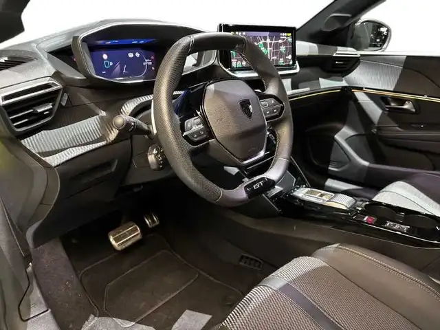 Peugeot 208 view 11