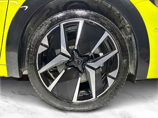 Peugeot 208 view 8