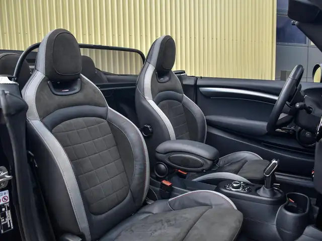 Mini Convertible view 8
