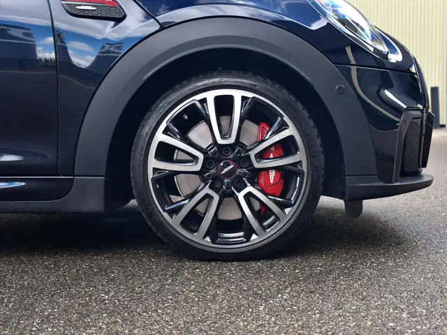 Mini Convertible view 12