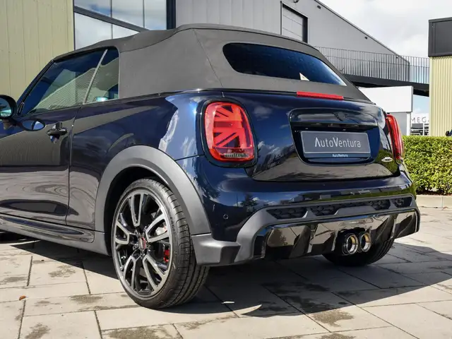 Mini Convertible view 13