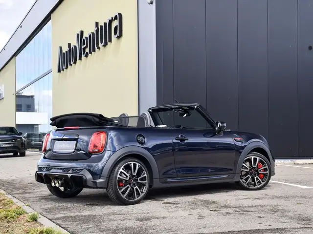 Mini Convertible view 6