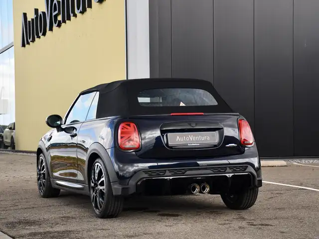 Mini Convertible view 4