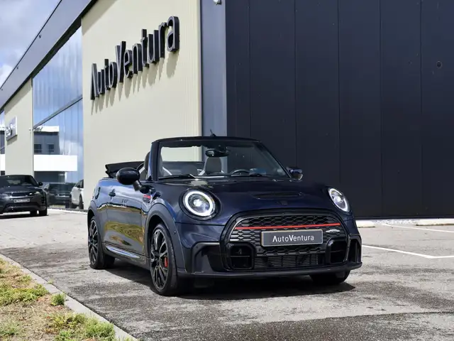 Mini Convertible view 3