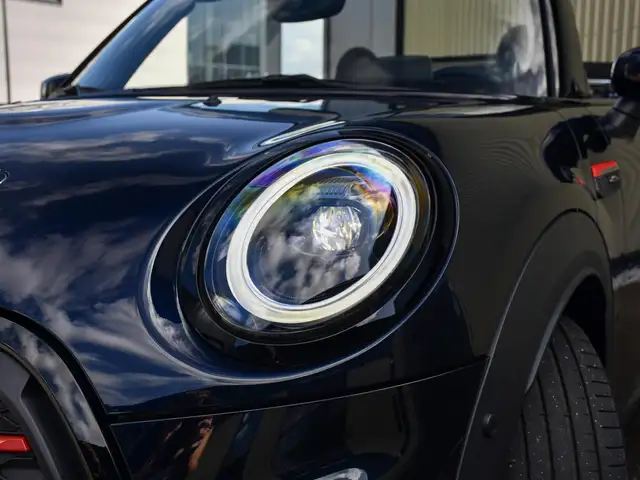 Mini Convertible view 10