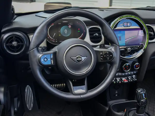 Mini Convertible view 7