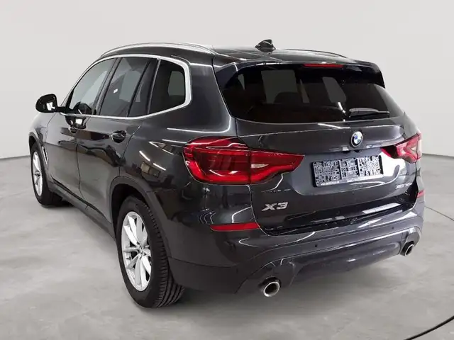 BMW X3 view 5