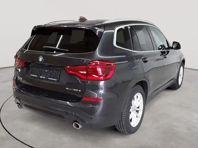 BMW X3 view 4