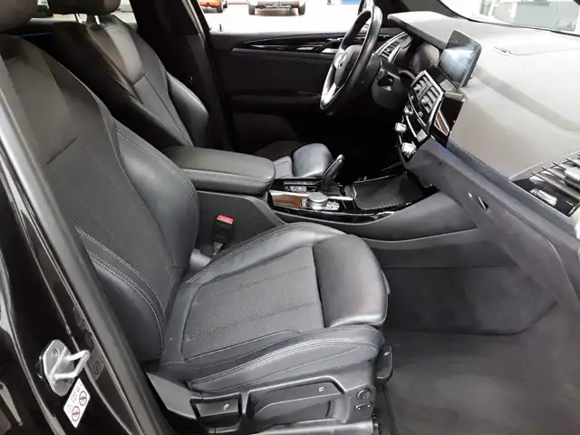 BMW X3 view 8
