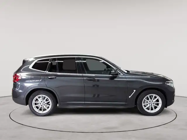 BMW X3 view 3