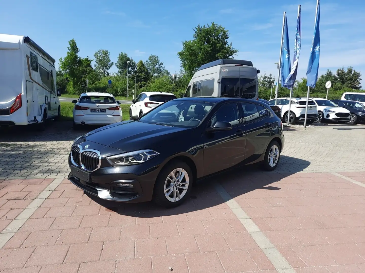 BMW 118 i Sport Line Navi SHZ Lenkradheiz LED Zwart - 2