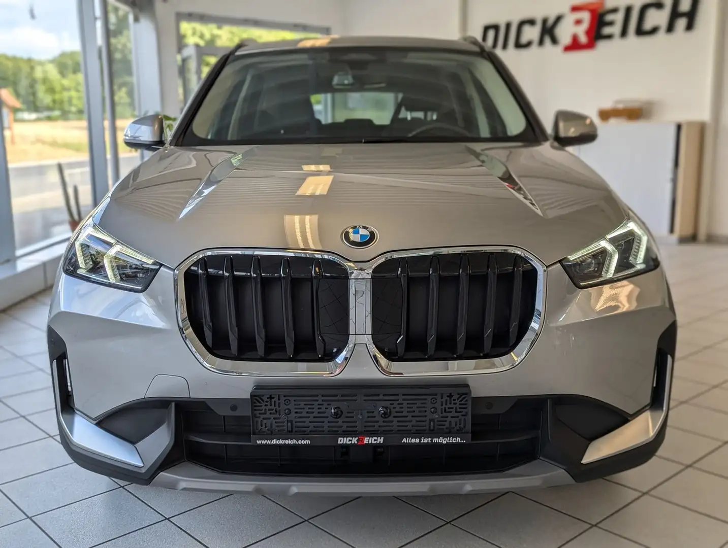 BMW X1 20 i Pano Premium-Travel-Paket AHK Plateado - 2