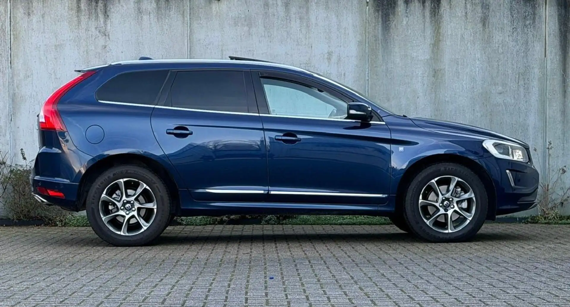 Volvo XC60 2.4 D4 AWD Ocean Race 5 cil. EURO6 ACC BLIS PANO Bleu - 2
