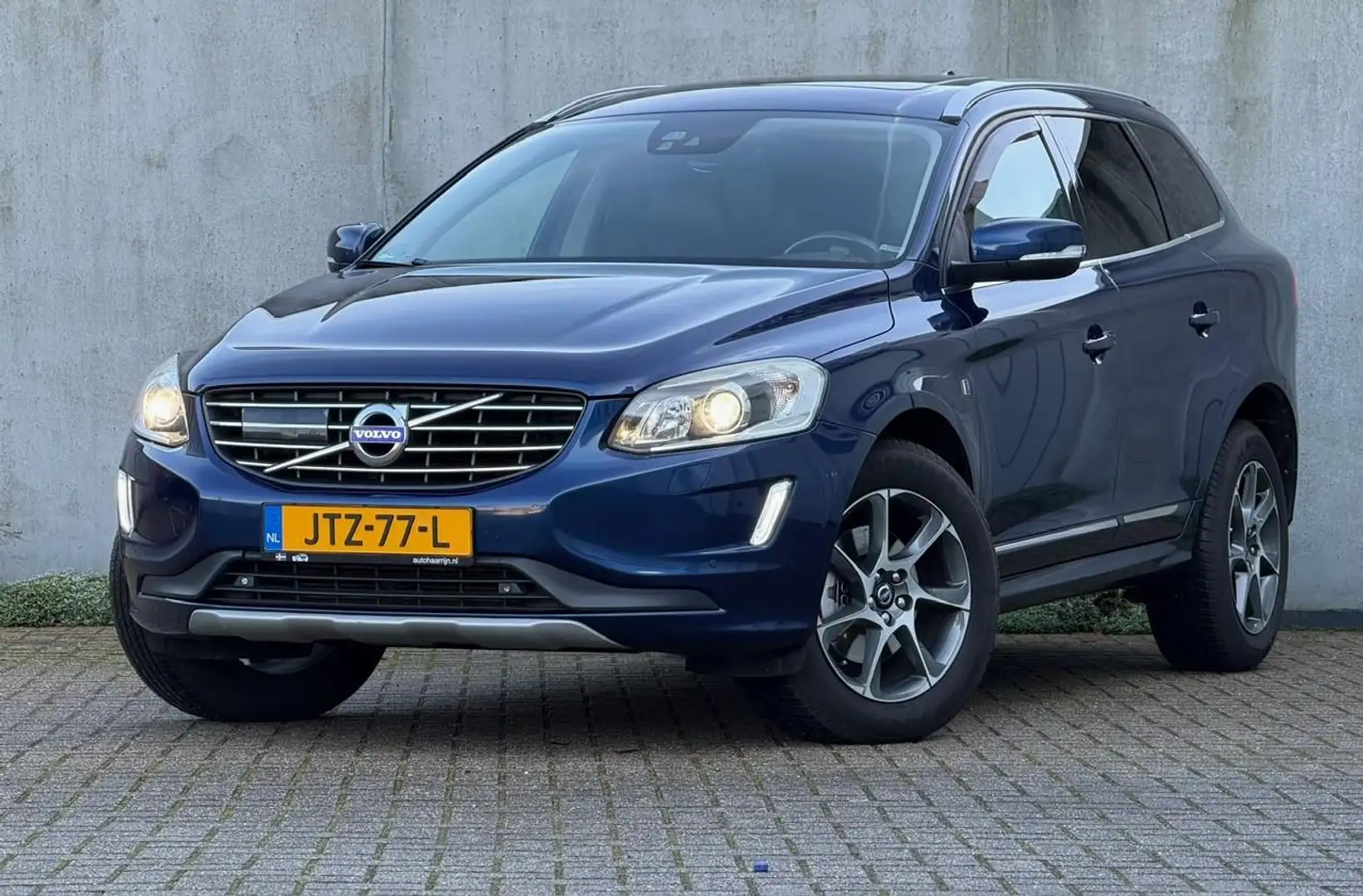Volvo XC60 2.4 D4 AWD Ocean Race 5 cil. EURO6 ACC BLIS PANO Bleu - 1