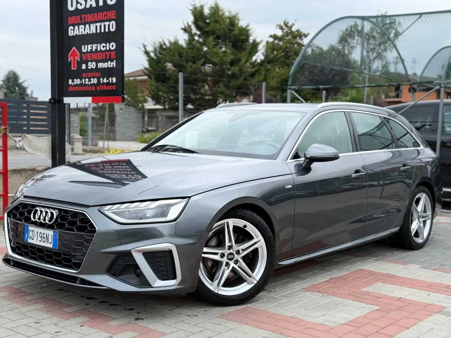 Audi A4 Avant 35 TDI/163 CV S tronic S line edition Grigio - 2